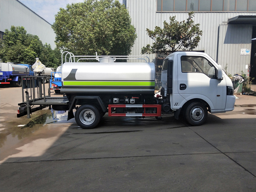 廠區(qū)用小型灑水車多少錢-多功能灑水車價格-程力灑水車生產(chǎn)廠家 廠區(qū)用小型灑水車多少錢-多功能灑水車價格-程力灑水車生產(chǎn)廠家
