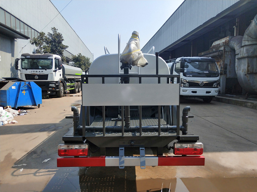 廠區(qū)用小型灑水車多少錢-多功能灑水車價格-程力灑水車生產(chǎn)廠家 廠區(qū)用小型灑水車多少錢-多功能灑水車價格-程力灑水車生產(chǎn)廠家