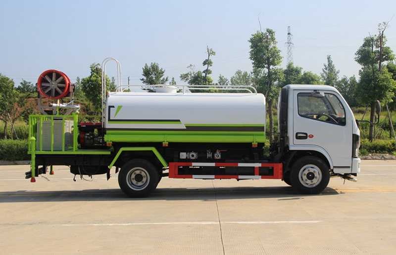 �|�LС������5����ˮ܇�����ױP���ã�  ���Ö|�LD6ϵ���¿��{��ң�3308mm�S�������d����ȫ��115�R�����Ͱl�әC�򳯲�130�R�����Ͱl�әC���f��P5�n׃���䣬3.5T���7.00R16䓽z̥��ABS������늄Ӵ����п��i���b��耳ס����g��܇�����Ԅ����i������x��˲�r�ͺ����Ƽ���ʮ�㣬�{�˸����m��GB7258��Ҏ��  �|�LС������������ˮ܇��  ����4mm���|̼䓰����ރ������p���˸��壬���Þ�ˮ܇����ˮ�ã��܌��F���M�ó����ܣ������bǰ�_�������ȇ�����ˮ܇ƽ�_����ˮ���ڣ����{��ֱ����������С����ëë�����F��Ч���������ɸ���ˮ�ܣ�����������ȼ������ӿ�����ˮ܇��ֱ����7������ˮ���ȴ���20������̴���28������ˮ܇�ɼ��bǰ�_�󞢚���y�{��ҿ������ɼ��b�F�ڙC�M�l늙C�M���F���m�b����