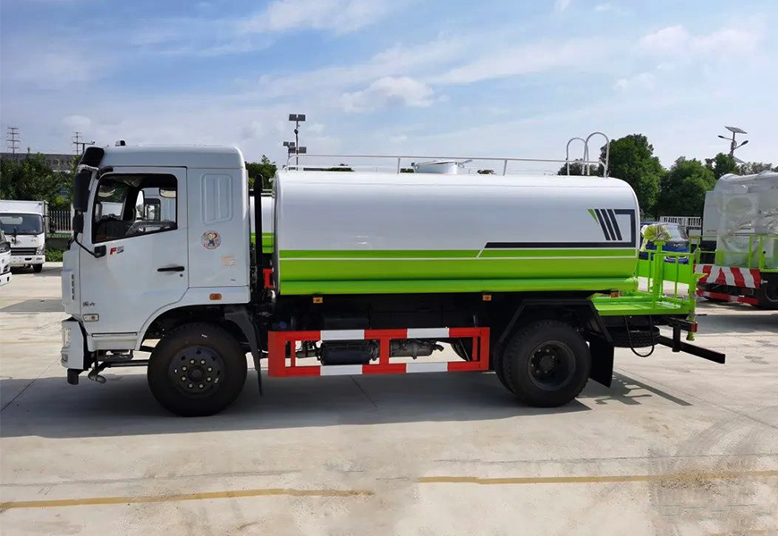 東風華神12噸灑水車側(cè)面圖