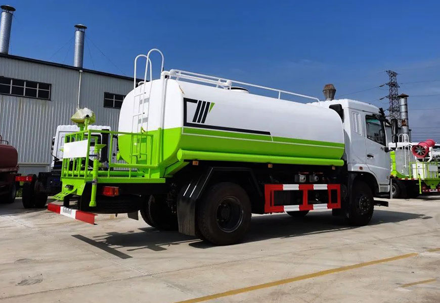 東風華神12噸灑水車后方圖